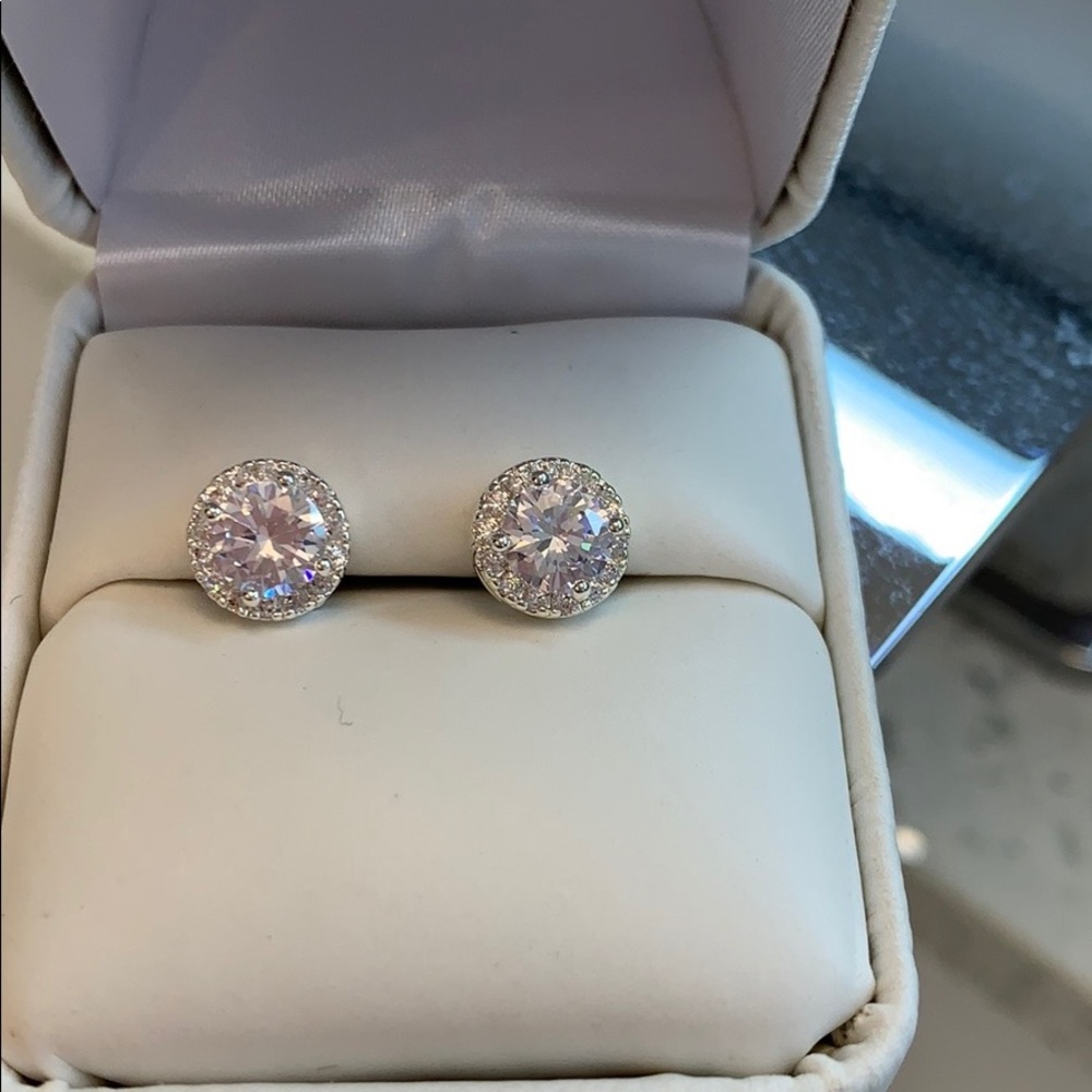 Pretty CZ diamonds earrings.
